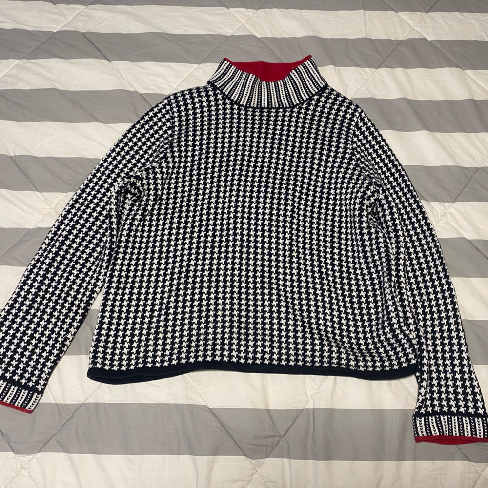 Vintage Stylish Houndstooth Sweater - Black and White